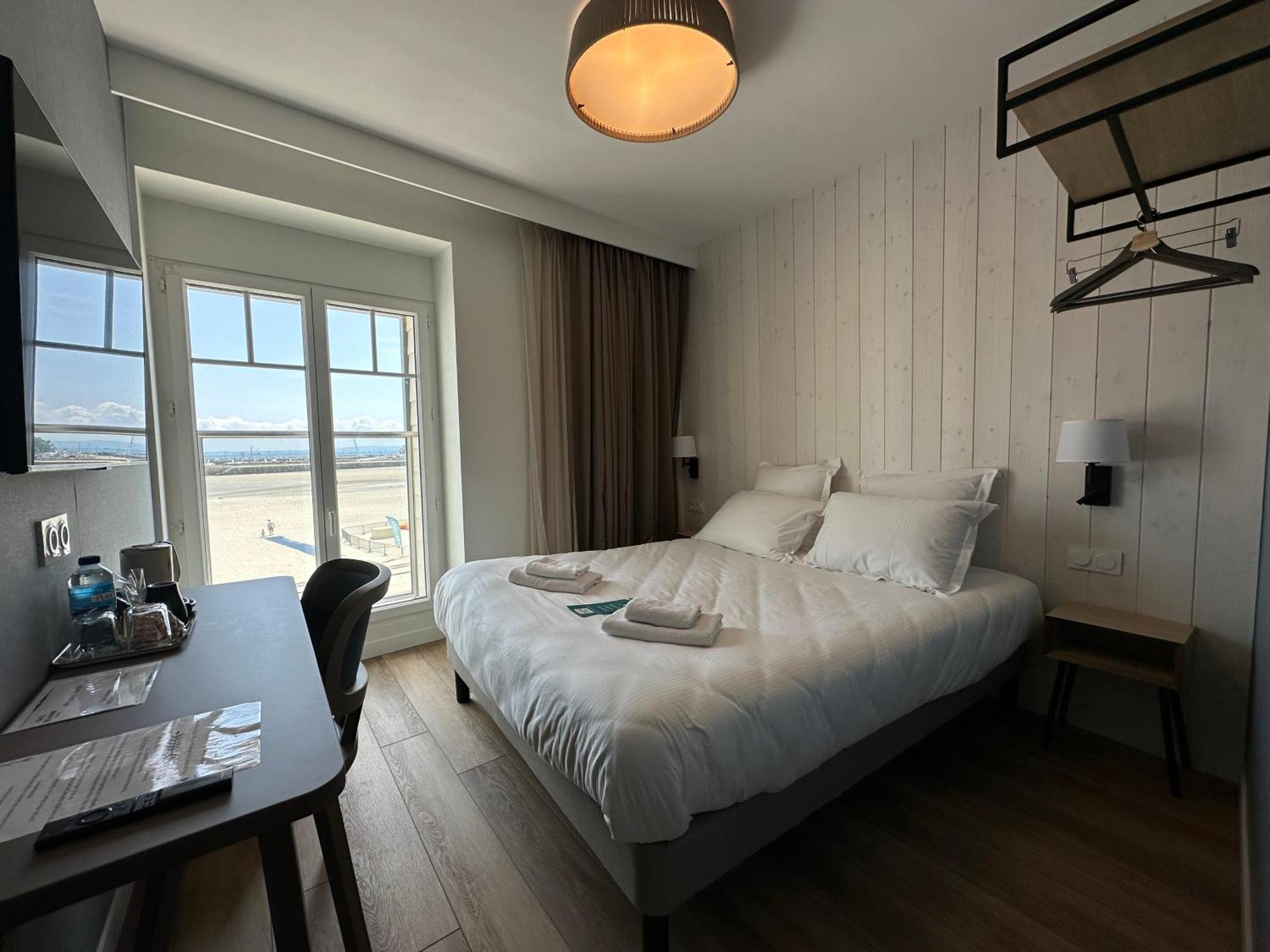 Hotel De La Baie Crozon Esterno foto